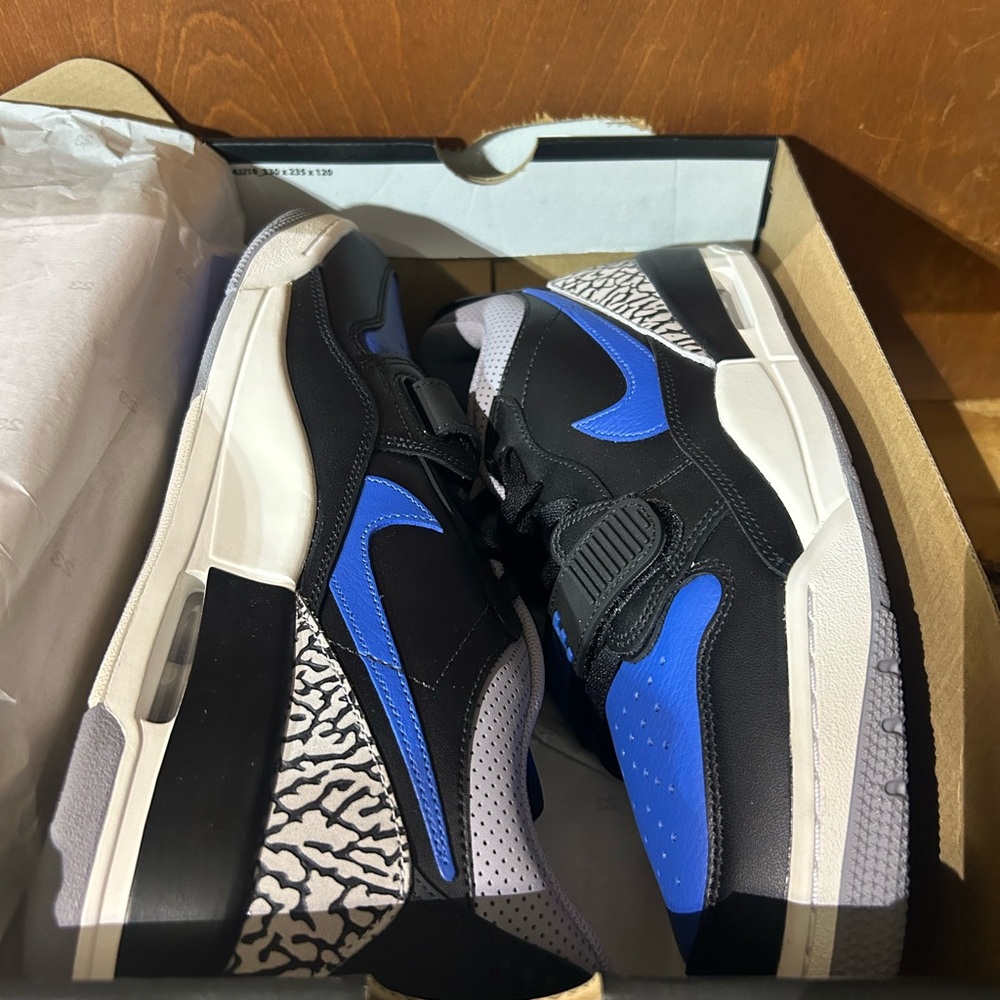 Nike Black and Royal Blue Athletic Shoes - Picture 4 of 5
